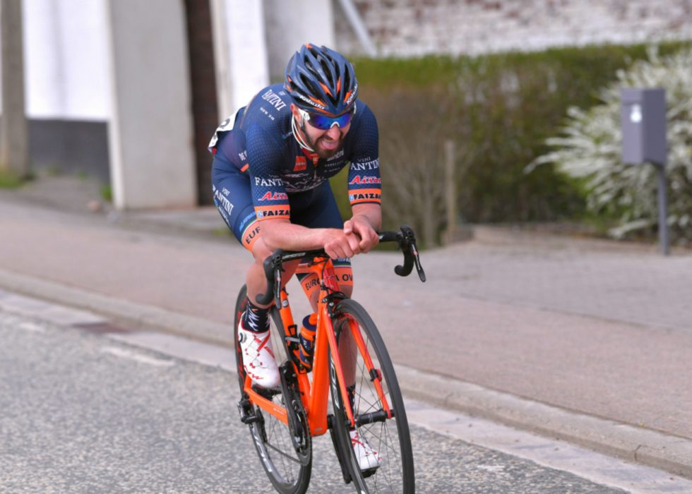 LURTE ALLE: Eduard Grosu (Nippo-Vini Fantini) åpnet spurten tidlig og holdt unna. FOTO: Tim de Waele (TDWSport.com)
