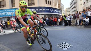 HJEM FRA GIROEN: Filippo Pozzato reiste hjem fra Giro d'Italia på grunn av sykdom i nær familie. Her er Wilier Triestina-rytteren i aksjon under Dubai Tour. FOTO:. AFP PHOTO / GIUSEPPE CACACE