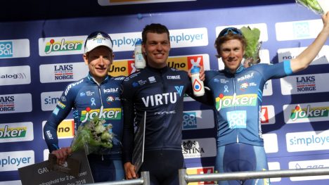 TIL TOPPS: Alexander Kamp sto imot angrepene fra Andreas Vangstad og Carl Fredrik Hagen og tronet på toppen av podiet etter Sundvolden GP. FOTO: Jarle Fredagsvik