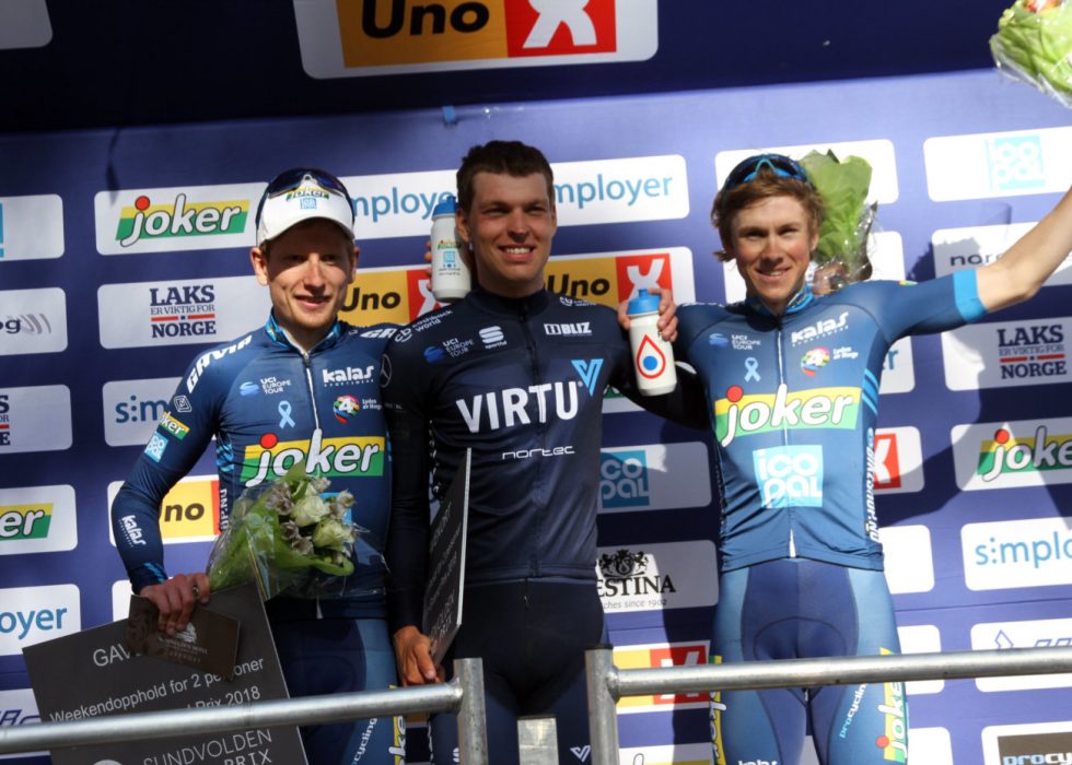 TIL TOPPS: Alexander Kamp sto imot angrepene fra Andreas Vangstad og Carl Fredrik Hagen og tronet på toppen av podiet etter Sundvolden GP. FOTO: Jarle Fredagsvik