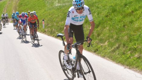 FORTSETTER Å KONKURRERE: Stadig ingen avklaring i Froome-saken. FOTO: Tim de Waele/Getty Images