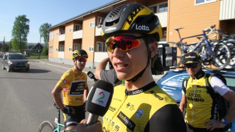 FILLERISTER KOLLEGER: Amund Grøndahl Jansen var ikke imponert over kjøringen i hovedfeltet på vei inn til målgang i Brumunddal. FOTO: Jarle Fredagsvik