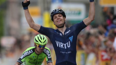 DANSK ETAPPESEIER: Alexander Kamp (Virtu Cycling) stakk av med etappeseieren