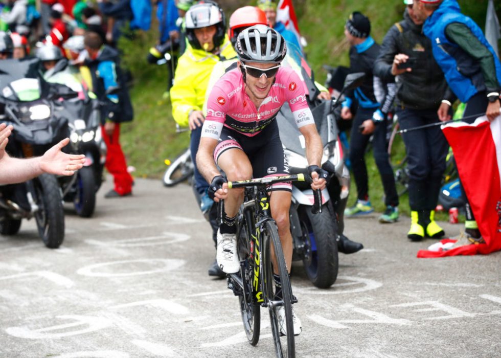 SEILER I FRA: Simon Yates (Mitchelton-Scott) med sin tredje etappeseier i Giro d'Italia i år. FOTO: Tim de Waele/Getty Images