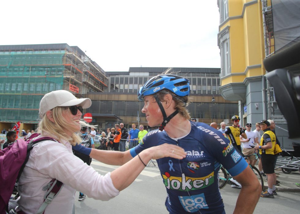 BLE GRATULERT: Carl Fredrik Hagen viste seg fram på nytt under en svært underholdene avslutning av Tour of Norway. Foto: Geir Olsen / NTB scanpix