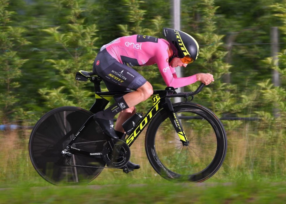 Britain's rider of team Mitchelton-Scott Simon Yates celebrates the pink jersey of the overall leader on the podium after winning the 15th stage between Tolmezzo and Sappada of the 101st Giro d'Italia