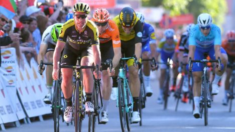 NÅDDE IKKE HELT OPP: Amund Grøndahl Jansen måtte se fire ryttere passere ham på oppløpet. Foto: TDW/GettyImages