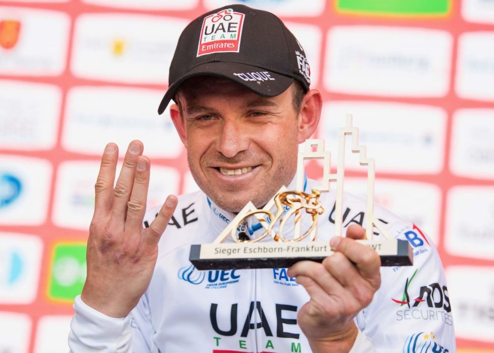 REDDET LITT AV ÆREN: Alexander Kristoff kunne juble for sin fjerde seier i Eschborn-Frankfurt tidligere i vår. Nordmannen håper på enda mer seiersjubel i juli. Foto: AFP PHOTO / dpa / Fabian Sommer /