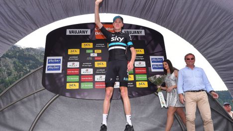 KRITISK: Bernard Hinault (til høyre) er svært krass i uttalelsene sine