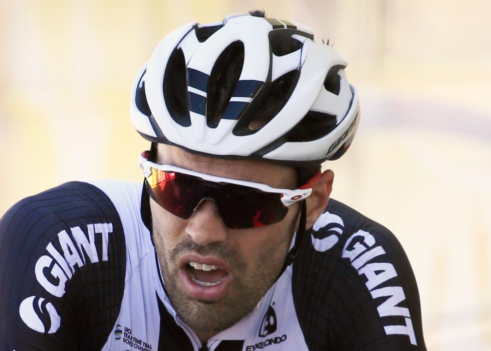 UHELDIG: Tom Dumoulin tapte tid på tourens sjette etappe. Foto: AFP PHOTO / Jeff PACHOUD