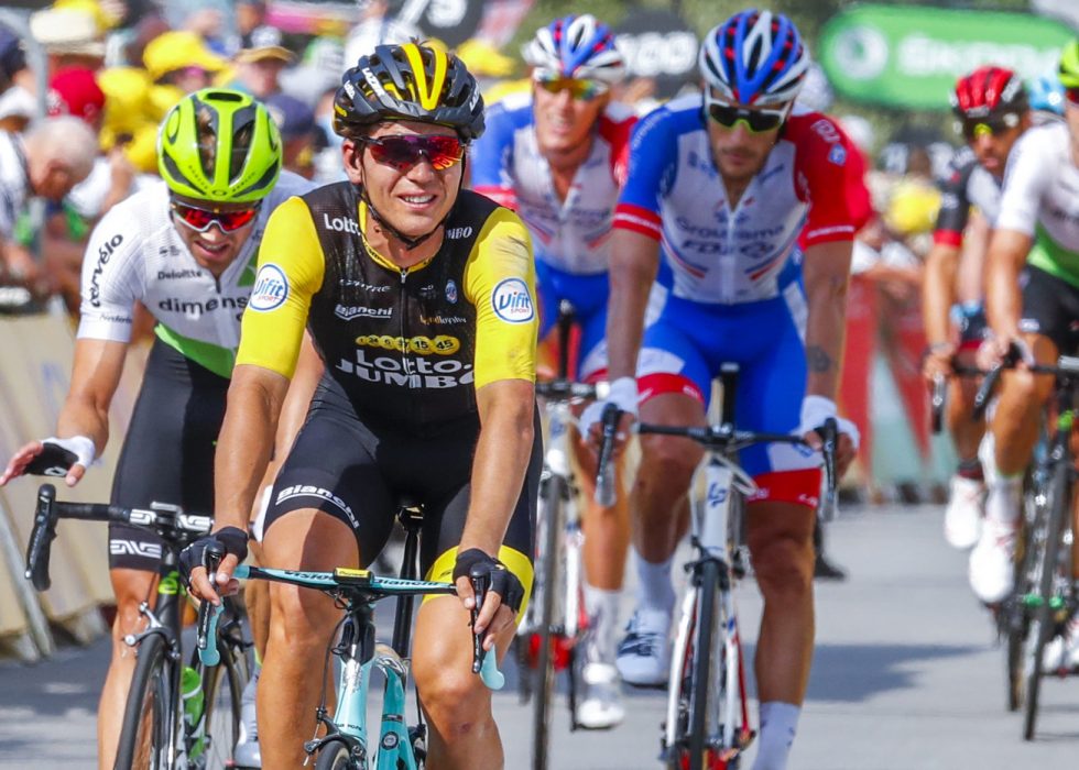 KUNNE SMILE: Amund Grøndahl Jansen var meget fornøyd etter at lagkamerat Dylan Groenewegen vant den syvende etappen under Tour de France. Foto: Heiko Junge / NTB scanpix