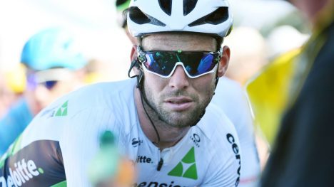 FERDIG: Mark Cavendish klarte ikke tidsfristen på tourens 11. etappe. Foto: SWpix.com/REX/Shutterstock