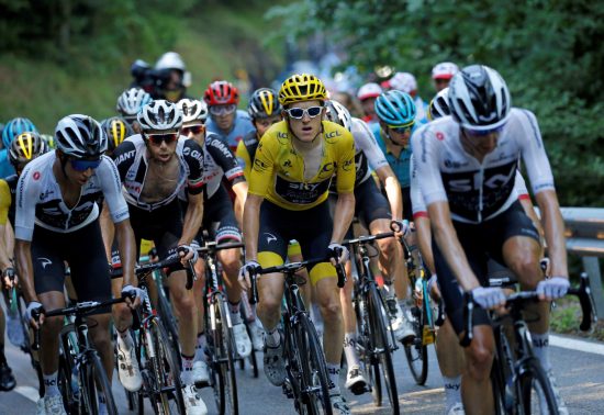 VANSKELIG DAG: Geraint Thomas må være forberedt på mange angrep på hans gule trøye på den 17. etappen i årets Tour de France.