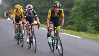 MÅTTE GI LUKE: Tom Dumoulin hang på Primoz Roglic som en klegg i utforkjøringen