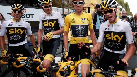 SUVERENE PÅ TOPP: Team Sky var ikke overraskende laget som kjørte inn mest premiepenger i årets Tour de France. Foto: REUTERS/Benoit Tessier