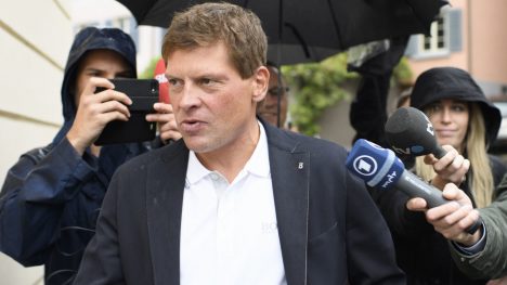 I TRØBBEL IGJEN: For andre gang på en snau uke skal Jan Ullrich ha blitt arrestert. Dette bildet er tatt foran et rettsmøte i 2017