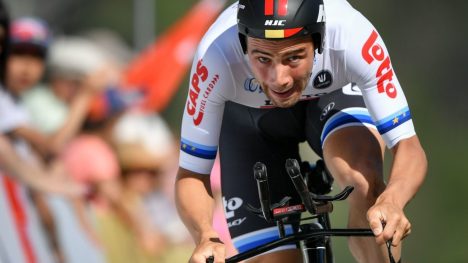 FORSVARTE TITTELEN: Victor Campenaerts ble europamester i tempo for andre året på rad. FOTO: / AFP PHOTO / Fabrice COFFRINI