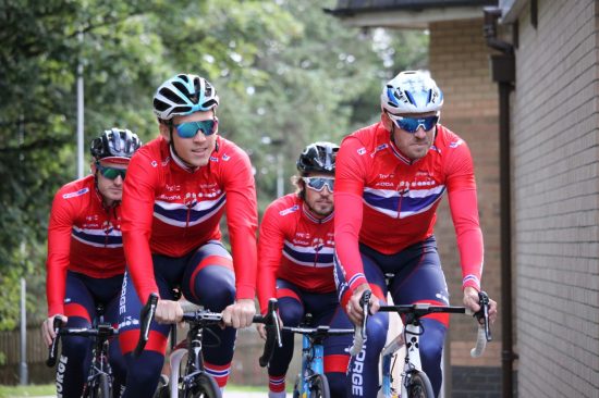 ISOLERT: Alexander Kristoff (til høyre) klarte ikke å gjenta suksessen fra EM i Herning 2017. FOTO: Norges Cykleforbund