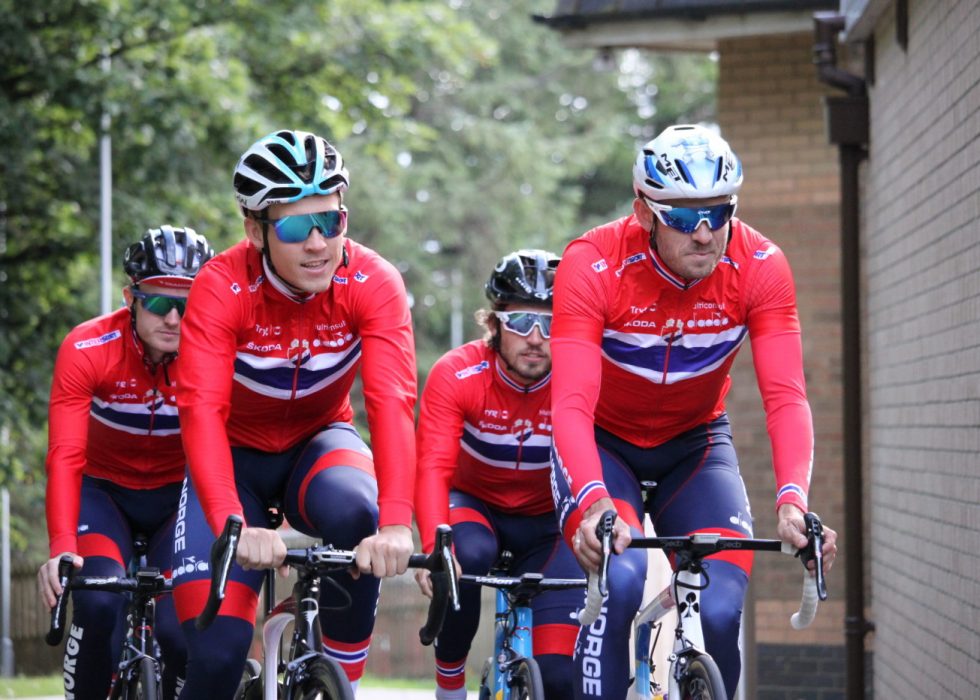 ISOLERT: Alexander Kristoff (til høyre) klarte ikke å gjenta suksessen fra EM i Herning 2017. FOTO: Norges Cykleforbund