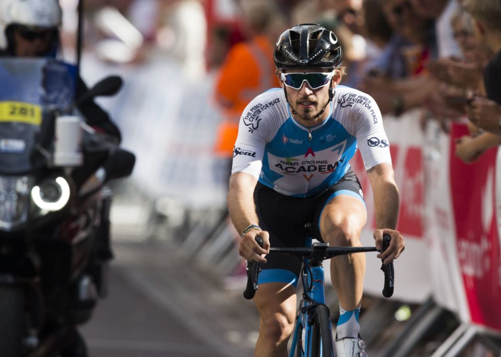 KJEMPET OM SEIEREN: Sondre Holst Enger nær etappeseier i Arctic Race of Norway. FOTO: Trond Reidar Teigen / NTB scanpix