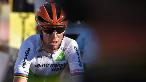 UT I SKYGGEN? Ifølge Het Nieuwsblad kan dagene til Mark Cavendish være talte i Dimension Data. FOTO: Getty Images/Tim De Waele