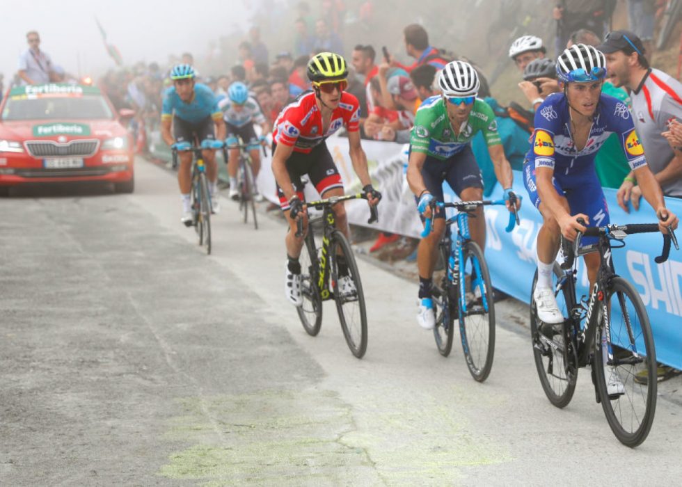 VALVERDES BESTE SJANSE: Movistar-laget kom med en åpenbar plan foran etappen i Andorra: Simon Yates skulle kjøres av for enhver pris. FOTO: Getty Images/Tim De Waele