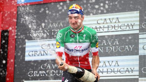 NY SEIER: Elia Viviani vant den avsluttende etappen i Vuelta a España. FOTO: Michael Steele/Getty Images