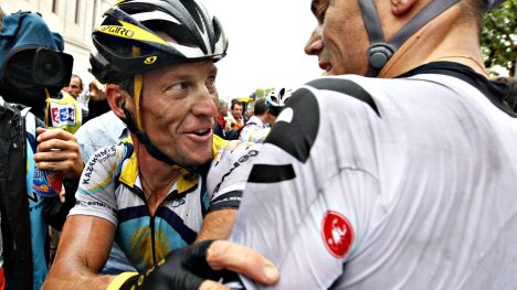 Tour de Fance. Thor Hushovd vant den 6. etappen fra Girona til Barcelona. Her gratuleres han av Lance Armstrong.