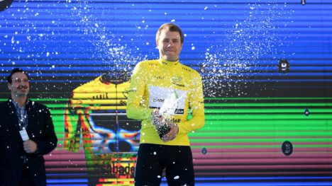 CHAMPAGNESPRUT: Edvald Boasson Hagen kunne juble for seier på første dag av Volta a la Comunitat Valenciana. FOTO: David Ramos/Getty Images