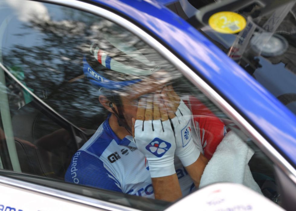 KNUST: Thibaut Pinot forlot Tour de France i tårer. FOTO: Getty Images/Tim De Waele